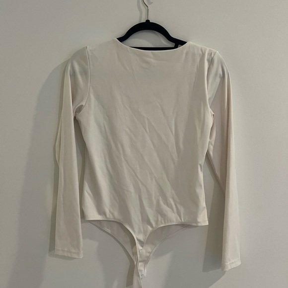 Cream Fitted Bodysuit with Snap Closures - Picture 3 of 3